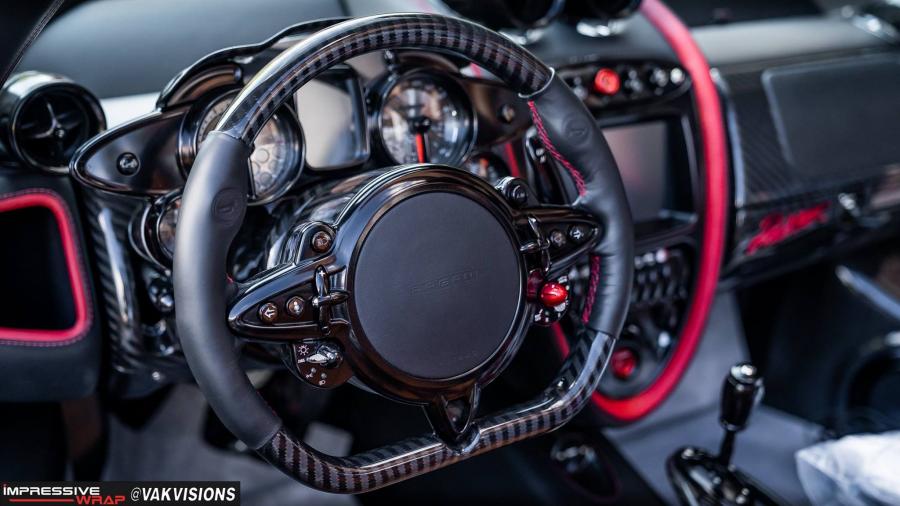 Панель приборов Pagani Huayra Roadster by Impressive Wrap 2018 года  (фото 2 из 30)